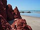 Pedras vermelhas e praia de Ponta Grossa